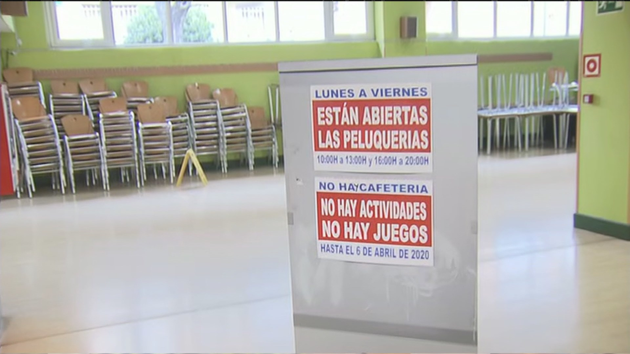 Centros de mayores cerrados por el coronavirus tras las medidas adoptadas en Madrid