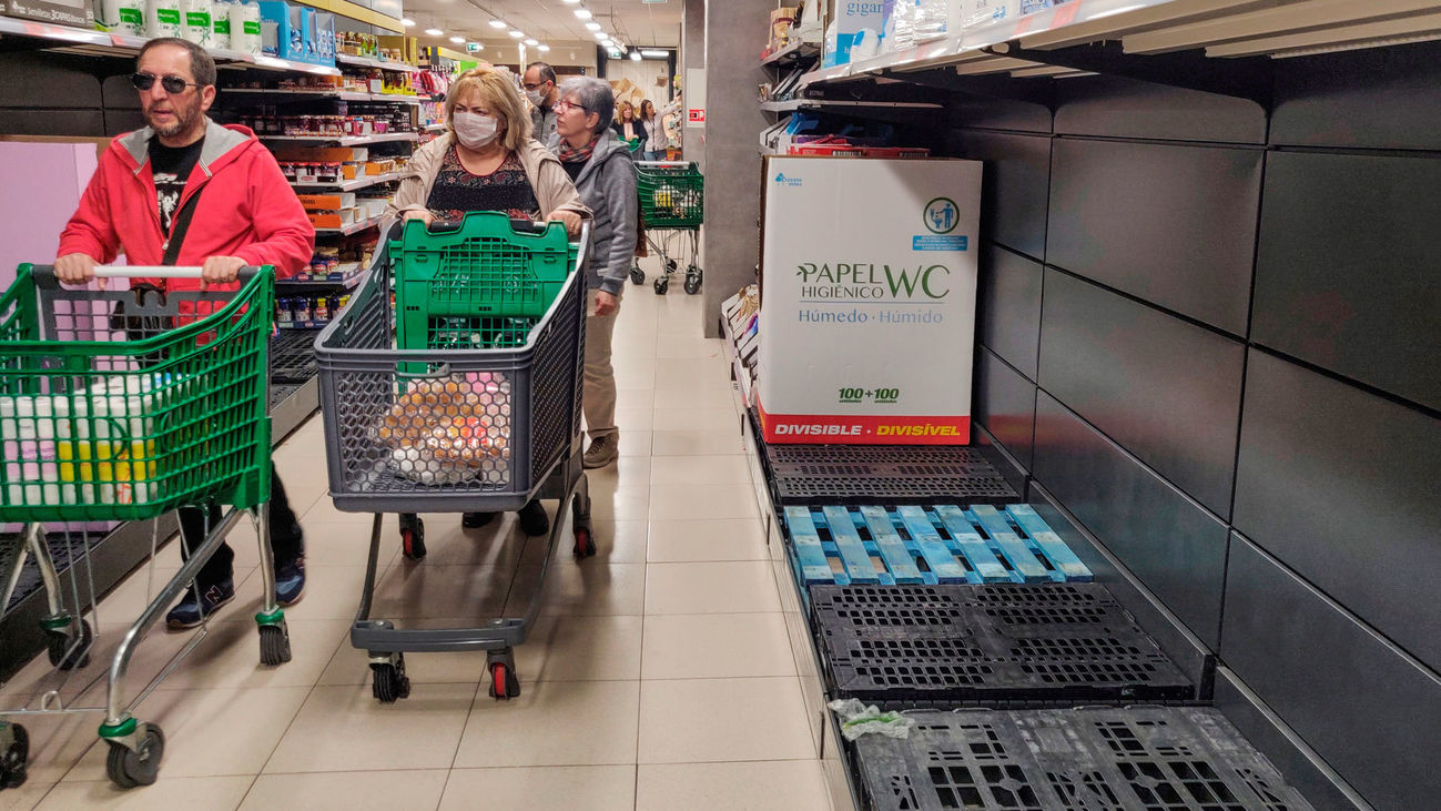 La Comunidad llama a extremar la prevención ante las aglomeraciones en supermercados