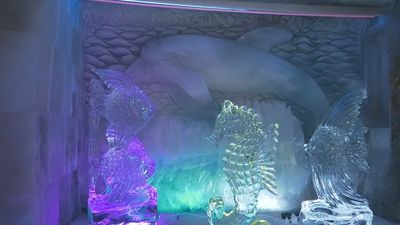 La mayor cueva de hielo del mundo dentro del glaciar Matterhorn