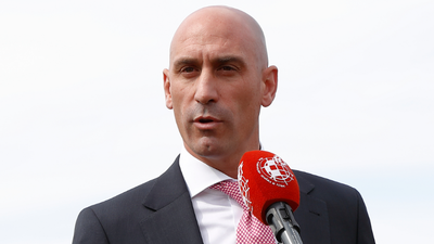 Luis Rubiales, del "no voy a dimitir" a "voy a dimitir"