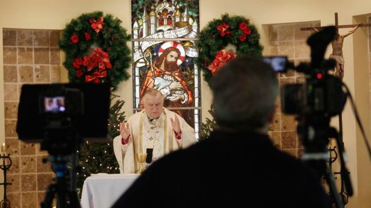La Iglesia española llama a suprimir las procesiones y seguir las misas por televisión