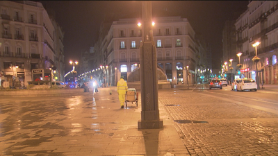 Calles desiertas en Madrid con discotecas y bares cerrados en respuesta al coronavirus