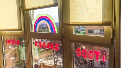 El 112 propone mensajes optimistas en las ventanas ante el confinamiento