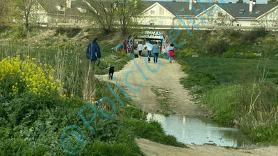 La Policía de Velilla obliga a varias personas a acortar el paseo con sus perros