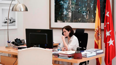 Ayuso, de la Casa de Correos al confinamiento en una habitación de su casa