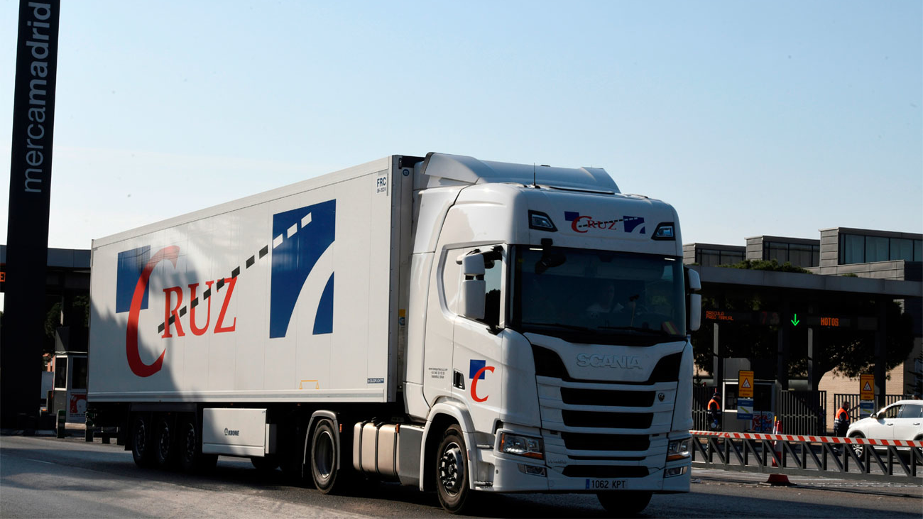 El esfuerzo de los camioneros garantiza el abastecimiento de los mercados