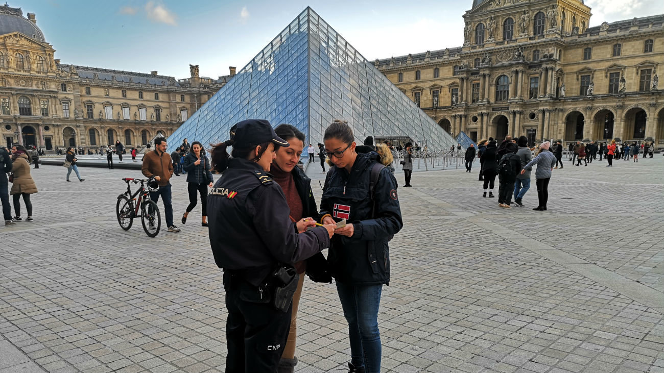 El Gobierno aconseja a los turistas españoles que regresen "cuanto antes"