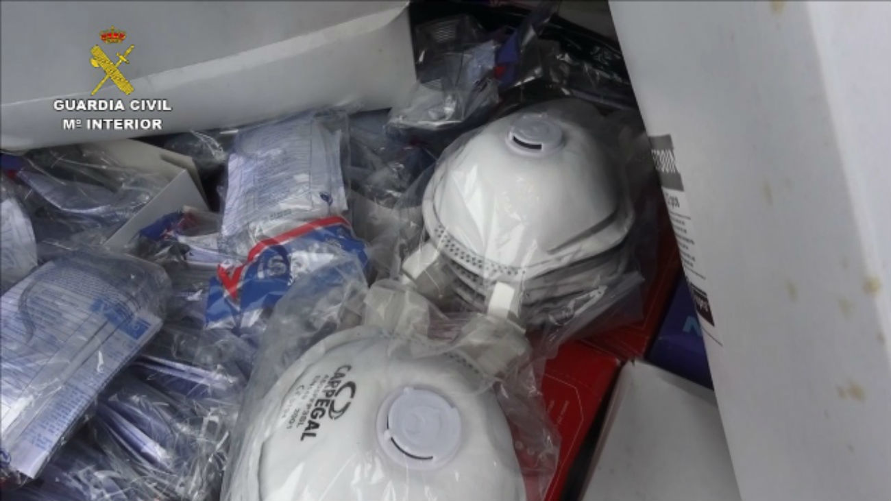 La Guardia Civil requisa cerca de 70.000 mascarillas y más de 5.000 gafas y guantes