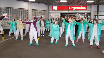 Sanitarios de Urgencias de La Paz se motivan con ‘Resistiré’