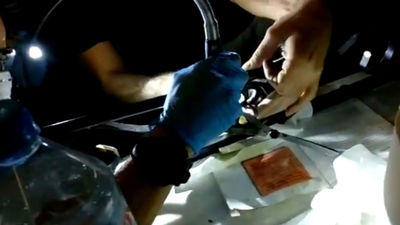 Bomberos de Alcobendas liberan a un niño con un dedo atrapado seis horas en una mesa de forja