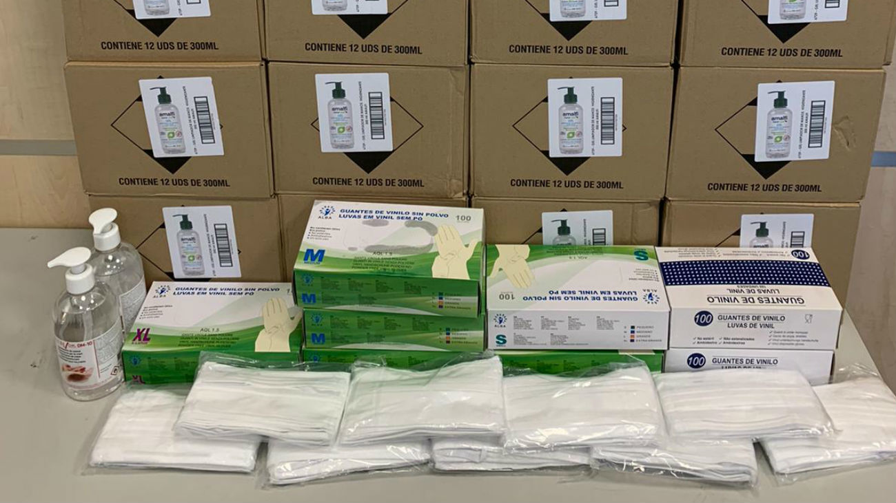 Mascarillas y guantes