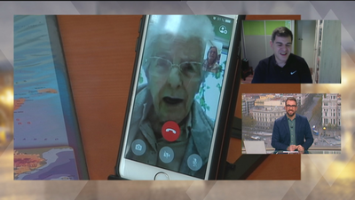 Graban mensajes en vídeo de mayores en las residencias con saludos para tranquilizar a sus familiares