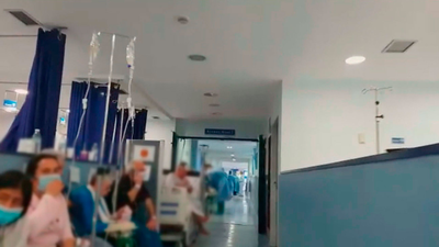 Hospitales saturados en Madrid, con pacientes derivados y falta de material