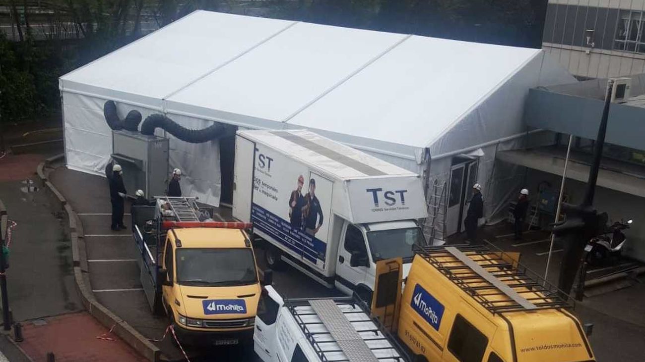 Carpa en el Hospital de La Paz