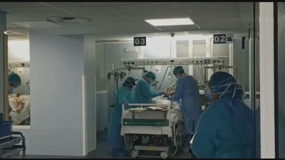 Aplausos para el primer paciente extubado del Clínico