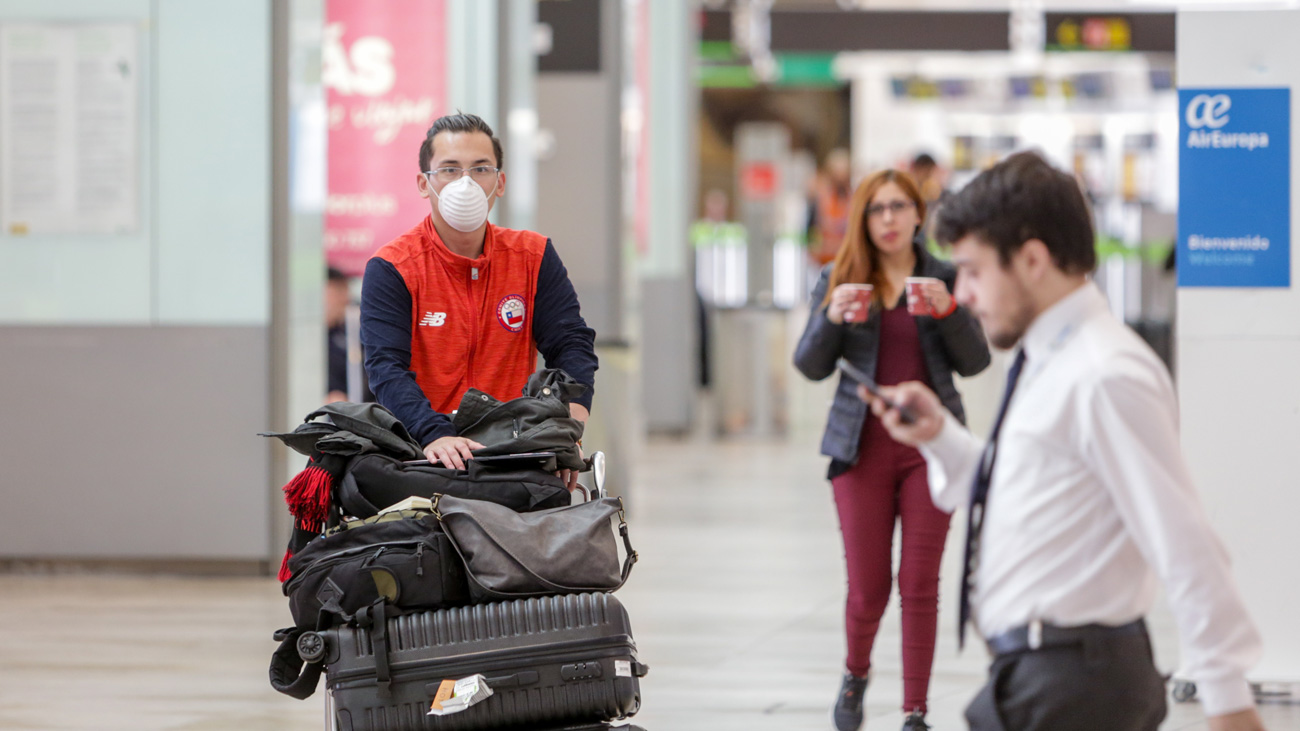 Llegan al aeropuerto de Barajas los primeros españoles procedentes de Ecuador