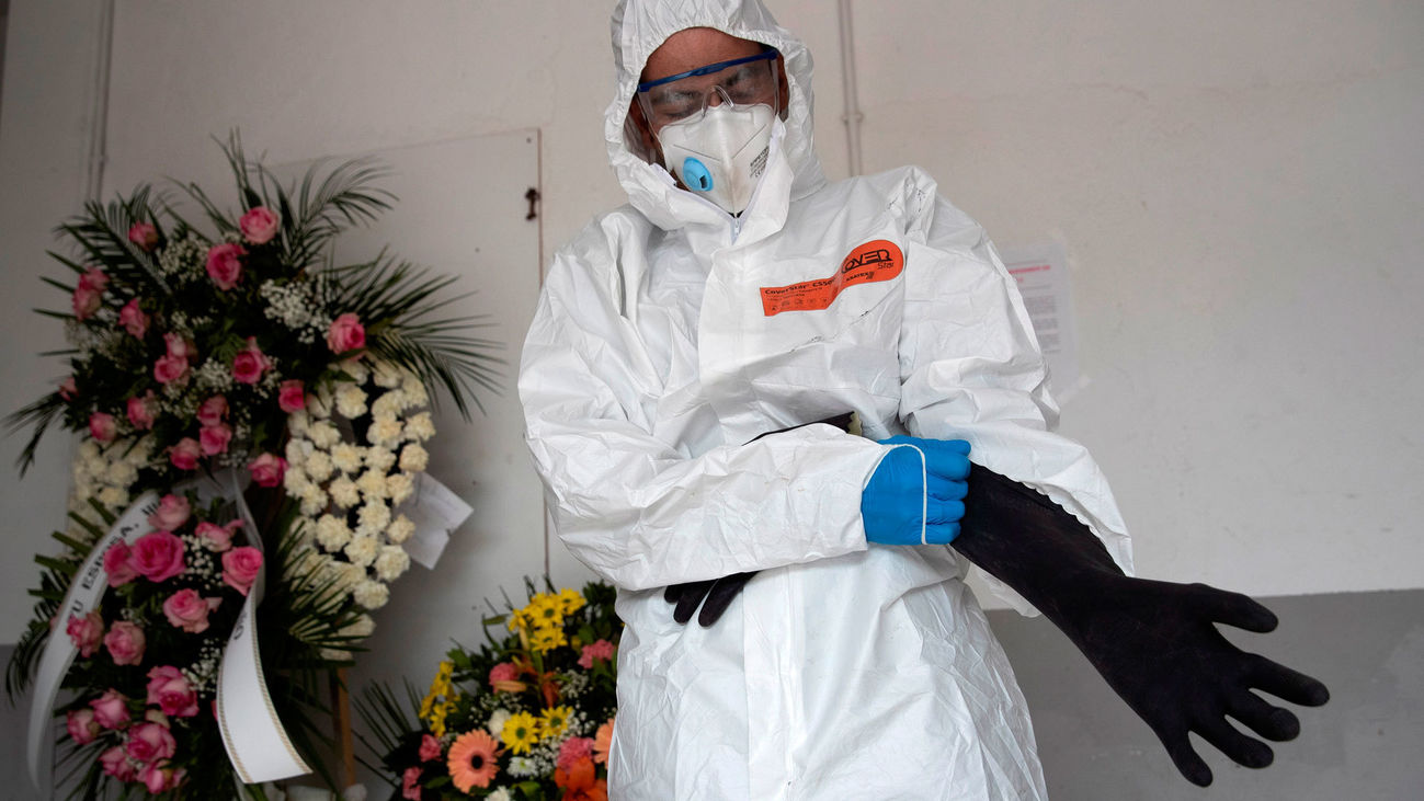 Sanidad compra EPIs y equipos tecnológicos por valor de 14 millones de euros para hacer frente al coronavirus en la región