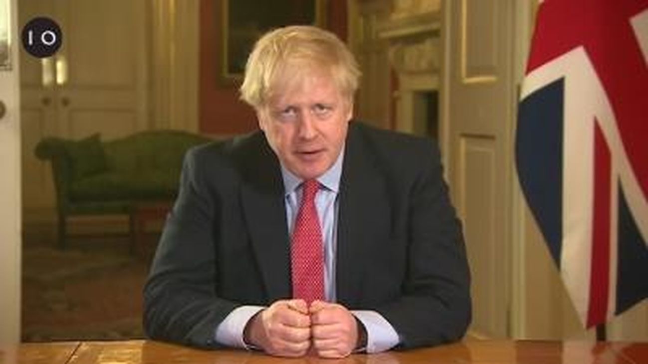 Boris Johnson anunciando las medidas de confinamiento en el Reino Unido