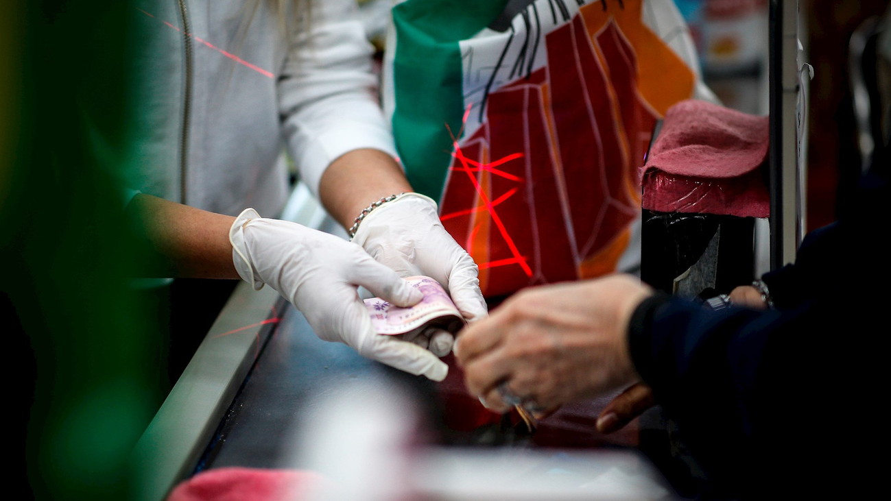 ¿Te pueden multar por no llevar el ticket del supermercado?