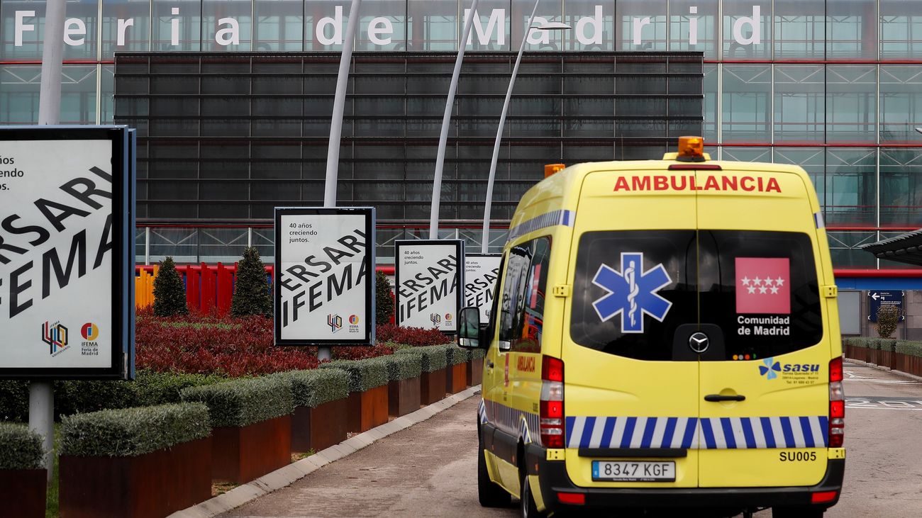 Llegada de una ambulancia al hospital de Ifema