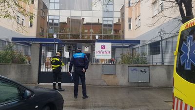 La Comunidad asume la dirección de las 8 residencias más críticas de Madrid