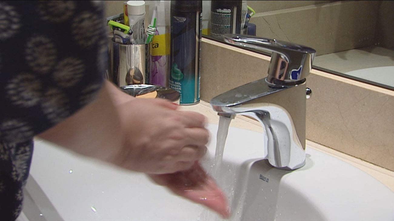 Madrid solo cobrará 4 euros por el recibo de agua a los afectados por un ERTE