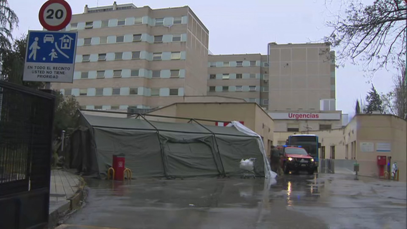 Comienza a funcionar el hospital de campaña instalado cerca de las Urgencias del Marañón por el Ejército