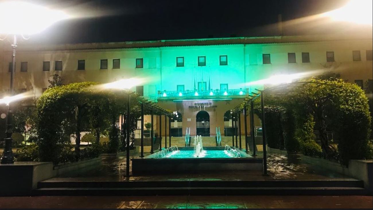El Ayuntamiento de Pozuelo se ilumina con luz verde en apoyo a los sanitarios