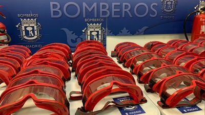 Los Bomberos de Madrid donan 90 gafas forestales para el personal sanitario