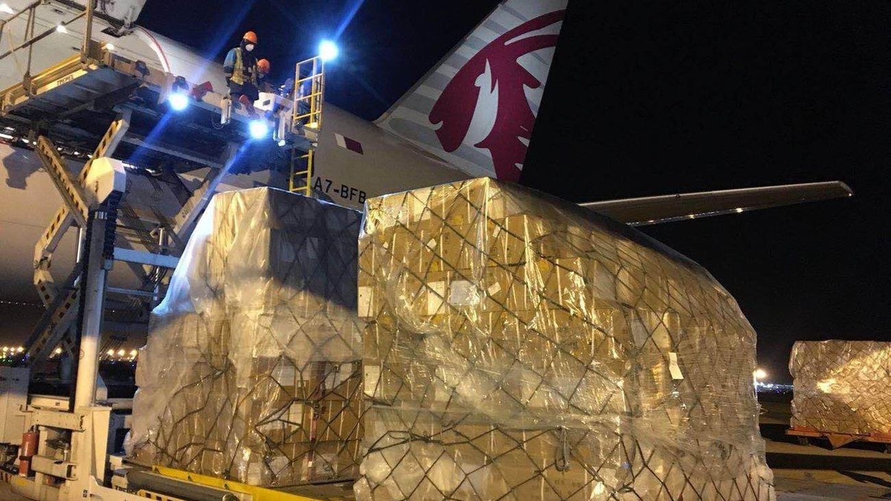 Uno de los aviones con material comprado  en China por la Comunidad llega este jueves a Madrid