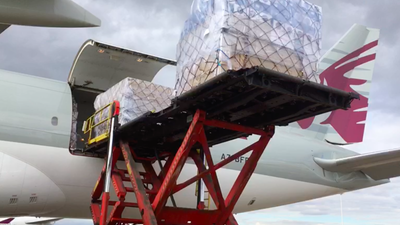Madrid recibe su primer avión desde China con 58 toneladas de material sanitario para hospitales