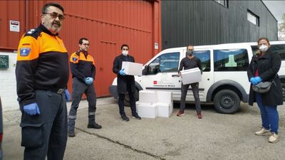 Personas con discapacidad de San Sebastián de los Reyes fabrican 7.500 batas