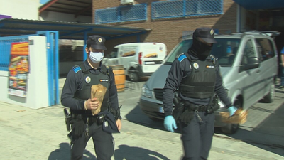 Iván Trujillo, desde su restaurante de Parla sirve comida gratis a policías y sanitarios