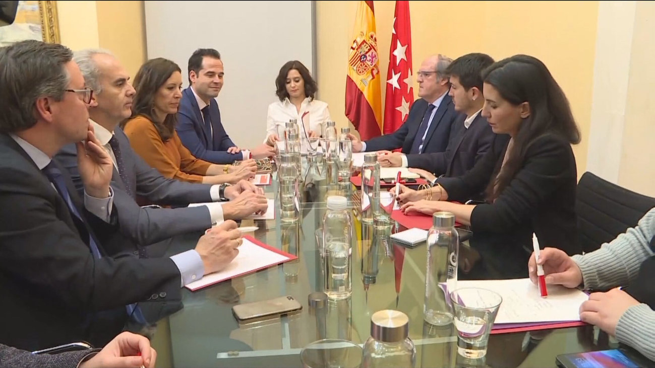 La oposición pide transparencia y más datos a la presidenta de la Comunidad de Madrid