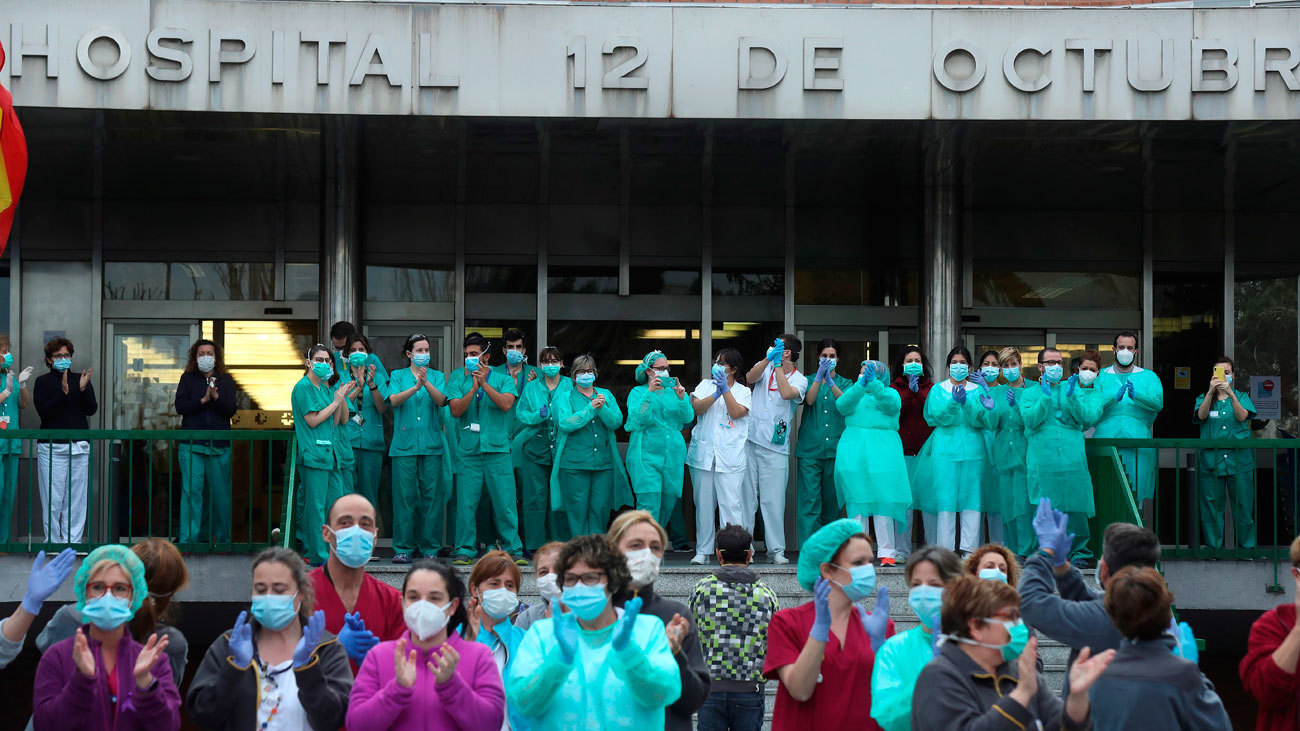 Aplausos al personal sanitario en Madrid