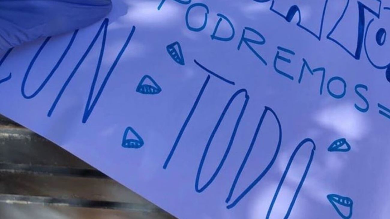 Paracuellos buzonea mascarillas con mensaje para personas vulnerables