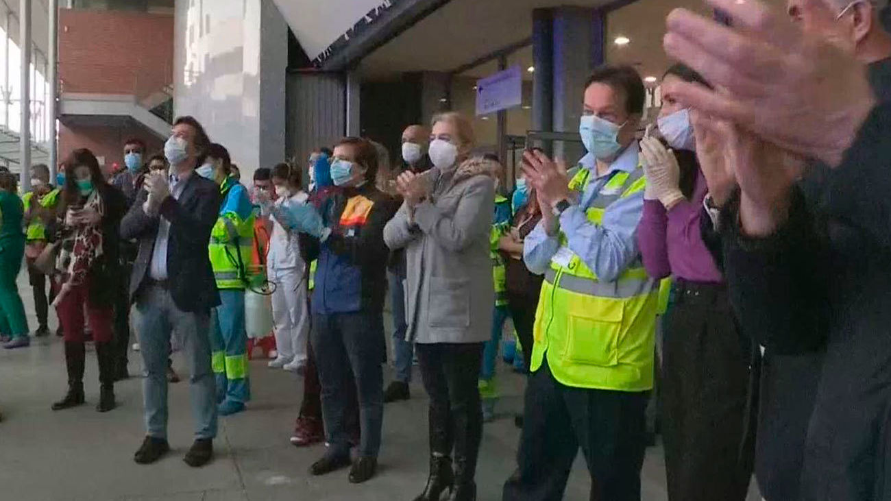 Almeida y Villacís se suman al aplauso a los sanitarios del hospital de Ifema