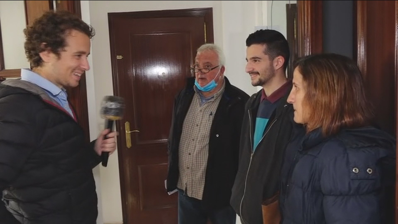 La familia madrileña confinada en un coche ya tiene casa