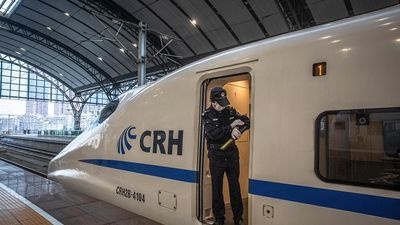 Sale el primer tren de Wuhan mientras se detecta un leve repunte de nuevos positivos de coronavirus en China