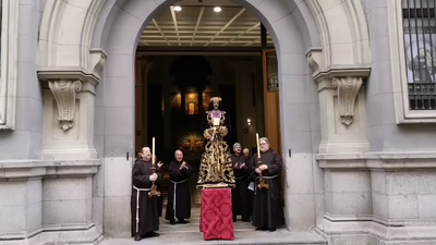 Los frailes aplauden al Señor de Madrid