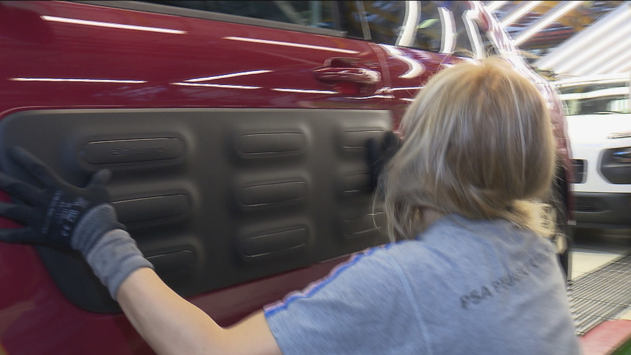 Este lunes, vuelta al trabajo con mascarilla