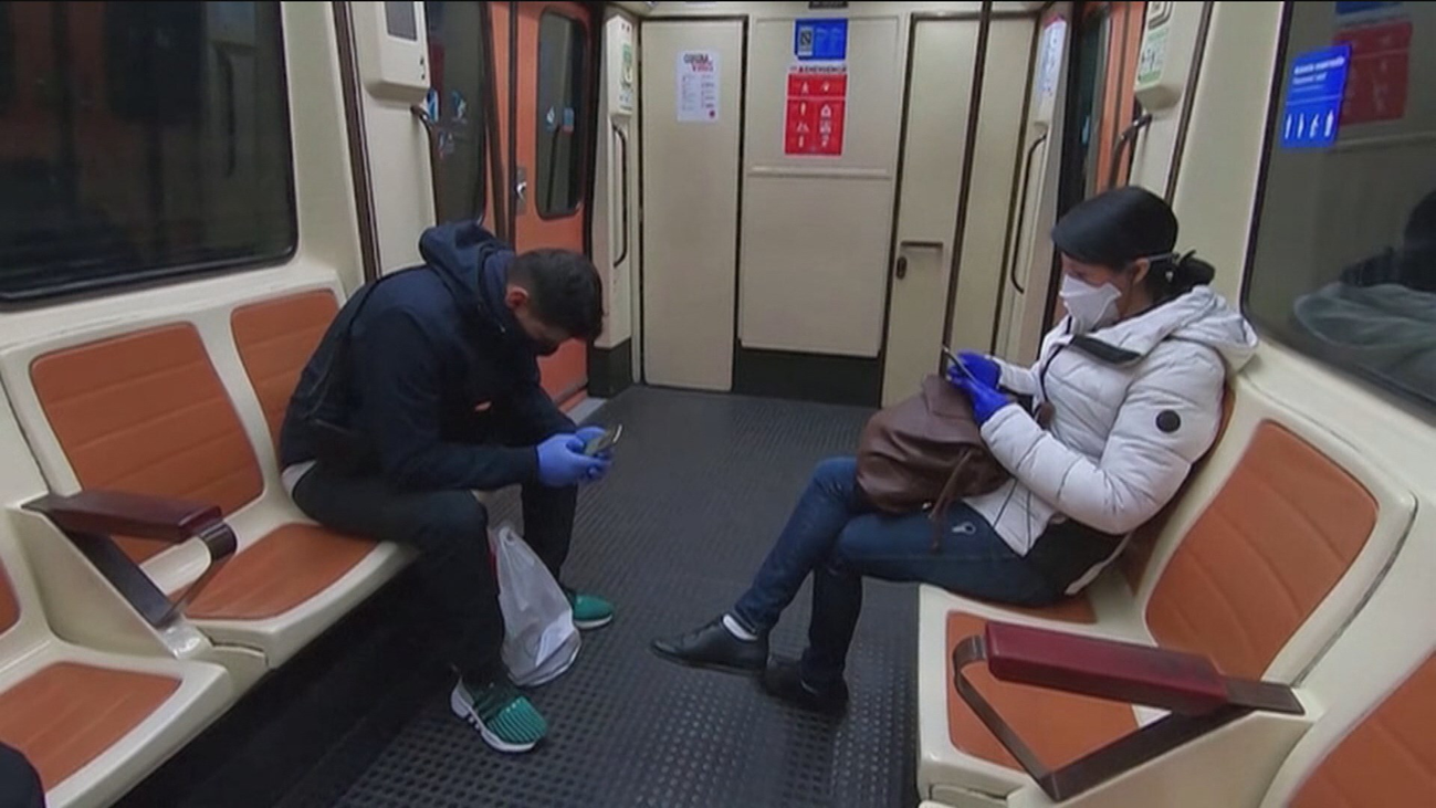 La Comunidad de Madrid  teme aglomeraciones en el transporte ante el anuncio del reparto de mascarillas