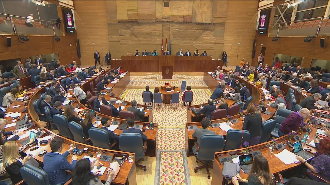 La oposición exige una comparecencia urgente de Ayuso en la Asamblea de Madrid