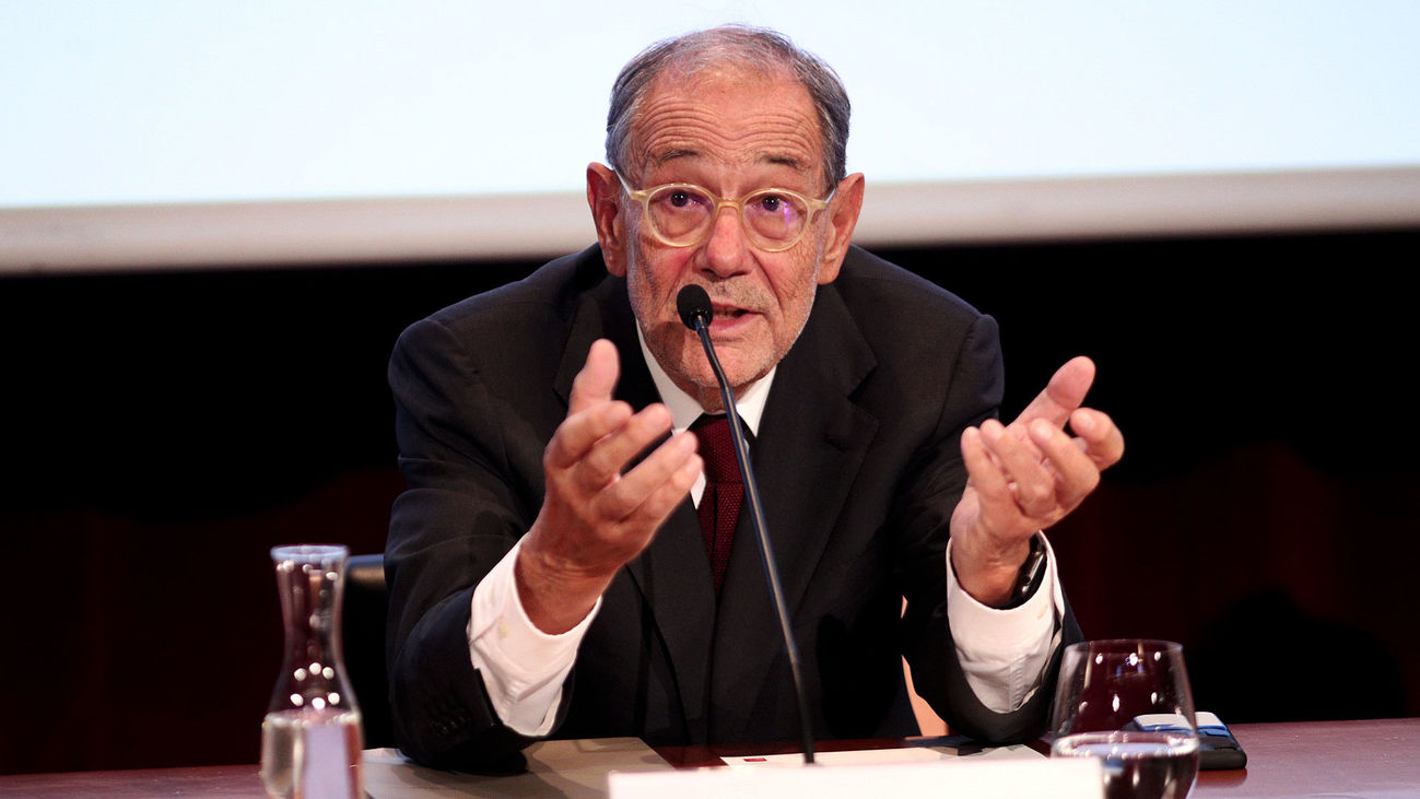 Javier Solana: "Los sanitarios merecen un reconocimiento profundo y que no se quede solo en estos días"