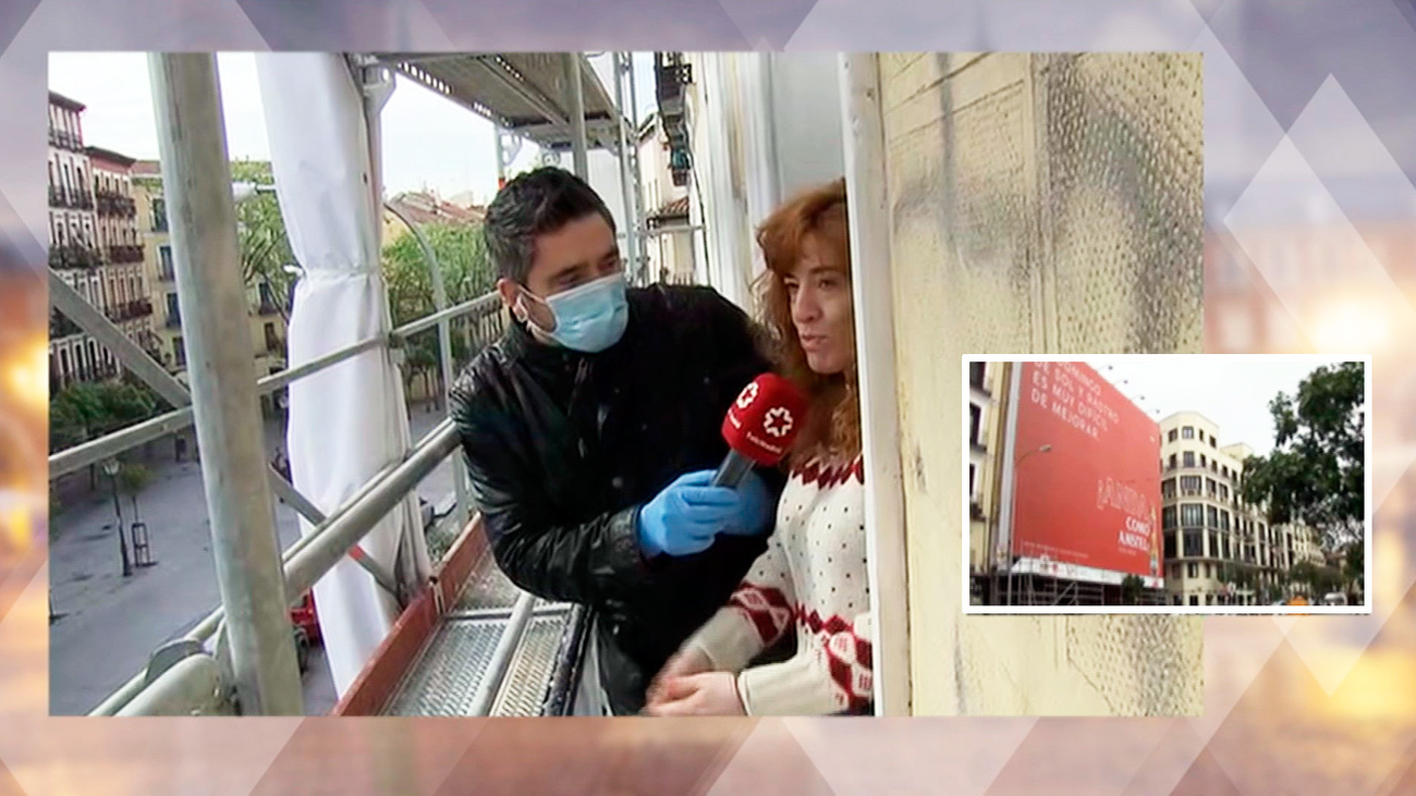 Retiran la lona publicitaria del edificio de Cascorro que dejó sin luz a los vecinos en el confinamiento