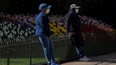 Johnson autoriza el retorno al trabajo y las salidas ilimitadas con distanciamiento