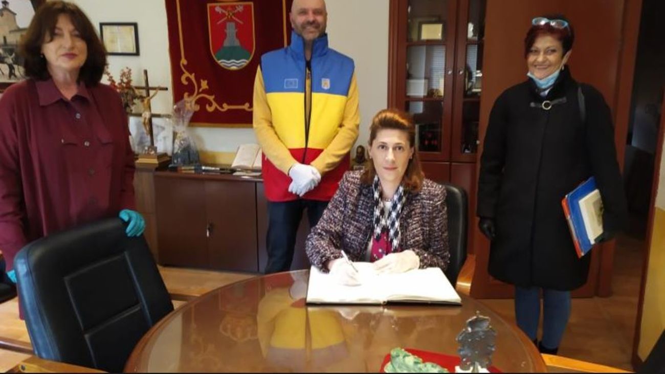 Firma del acuerdo entre la Embajada de Rumanía y Perales de Tajuña