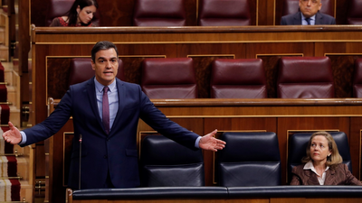 Casado le espeta Sánchez que sólo le importa el poder y éste apela a la unidad