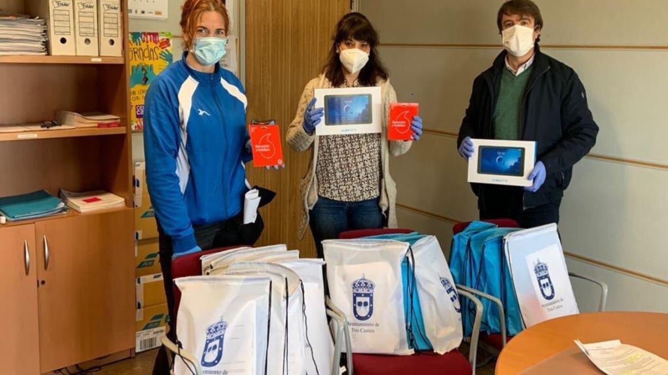 Tres Cantos entrega tablets para que los alumnos sigan las clases online