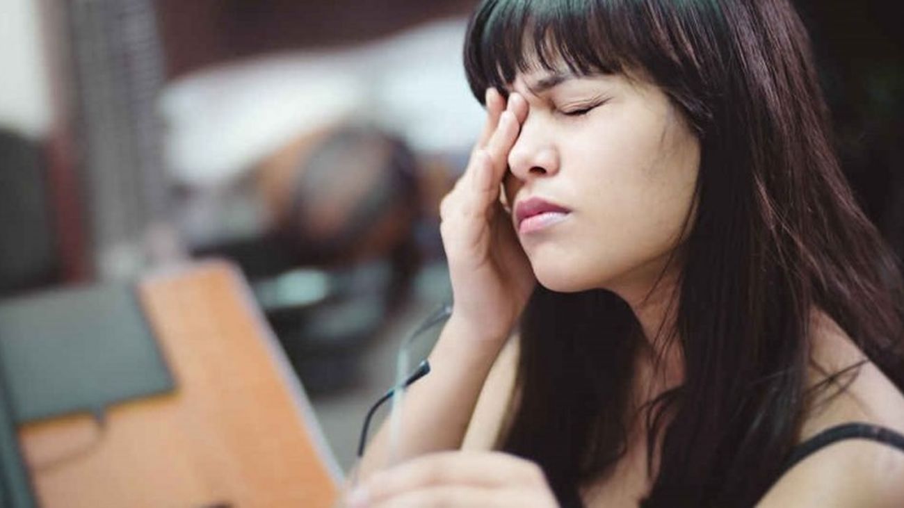 Estudian un brazalete que vibra cuando nos tocamos la cara contra la COVID-19